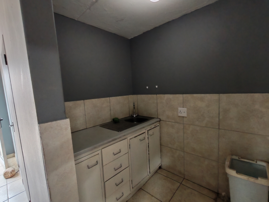 To Let Commercial Property for Rent in Broadlands Western Cape